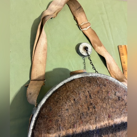 Vintage cloth covered canteen - Picture 2 of 10